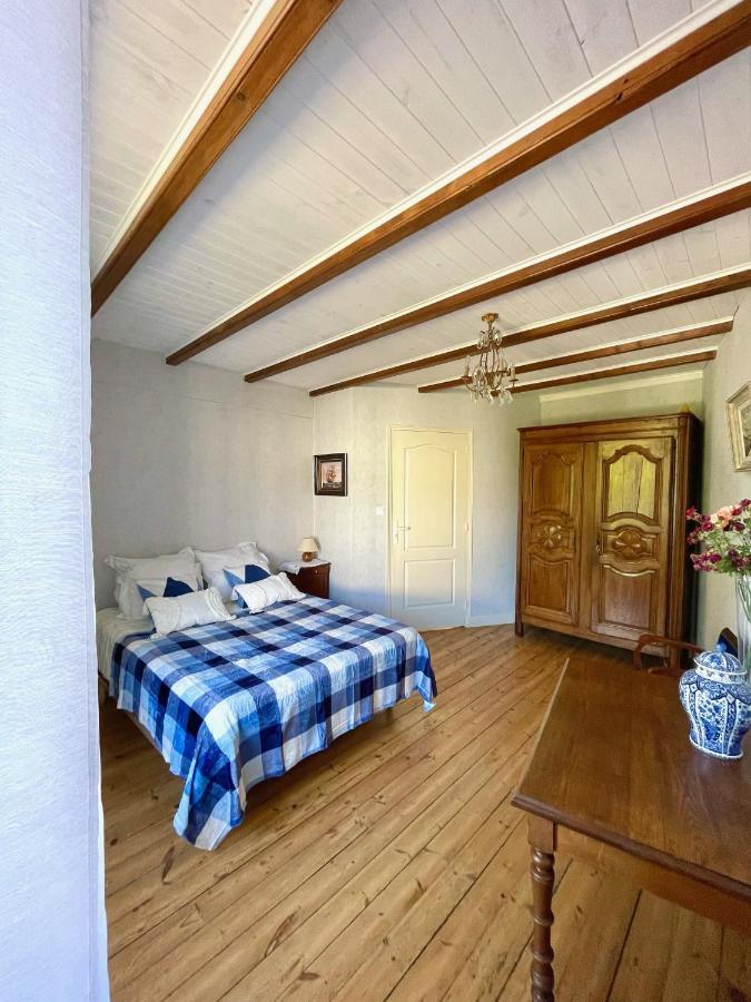 Chez Sarah - L'Escapade Bed & Breakfast Javerlhac-et-la-Chapelle-Saint-Robert Ngoại thất bức ảnh