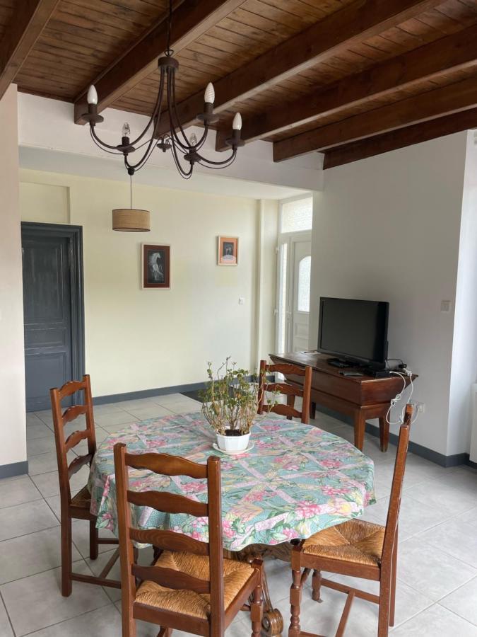 Chez Sarah - L'Escapade Bed & Breakfast Javerlhac-et-la-Chapelle-Saint-Robert Ngoại thất bức ảnh